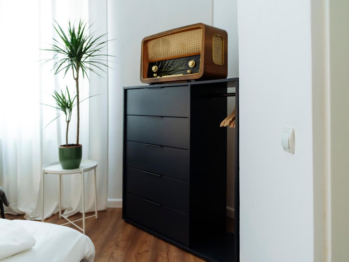 Lovely Vintage Double Studio In City Center Bukarest Exteriör bild